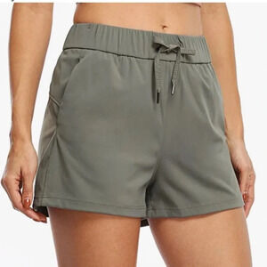NWT! Women’s Willit olive green yoga shorts Medium